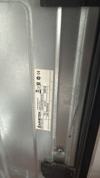 Продам бу печку Ariston