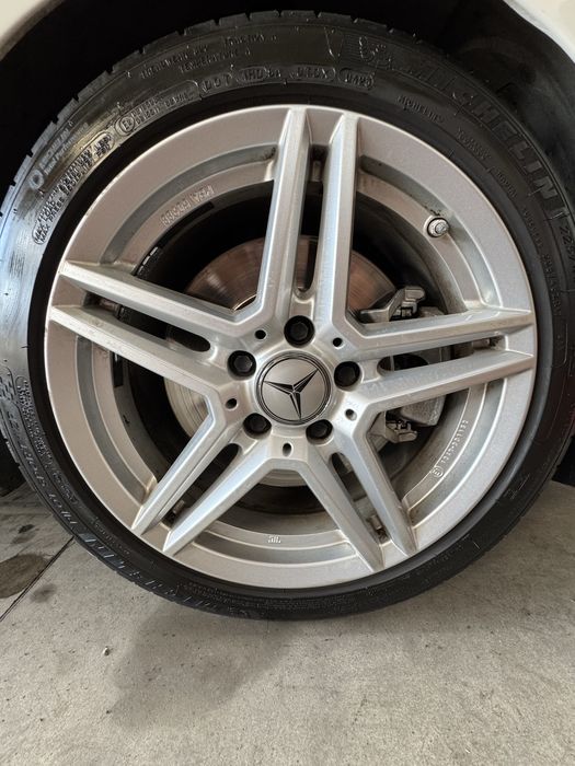 Vând roți 225/45 R17