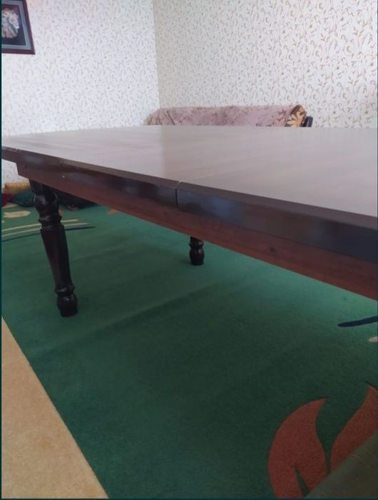 Срочно продам стол для гостиной