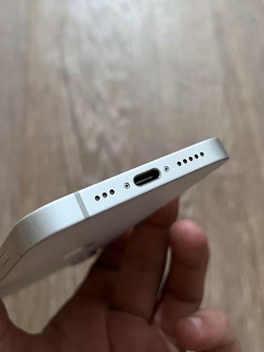 Iphone 16e, АКБ-100%