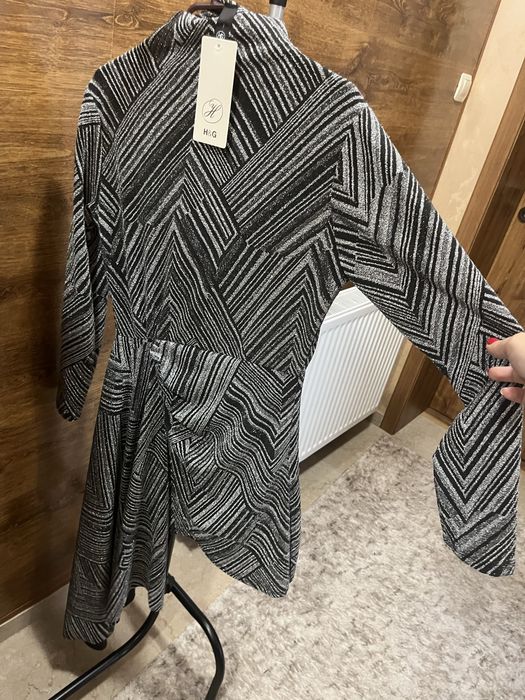 Страхотна рокля.