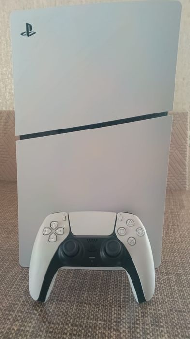 Продам PlayStation Slim Digital Edition