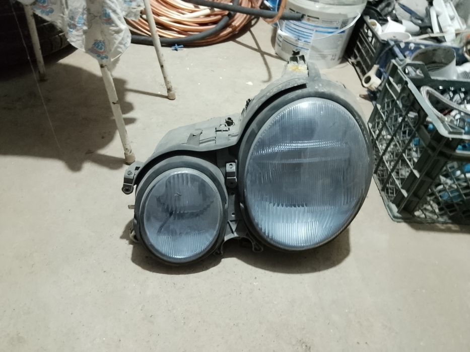 Фар на Мерседес w210