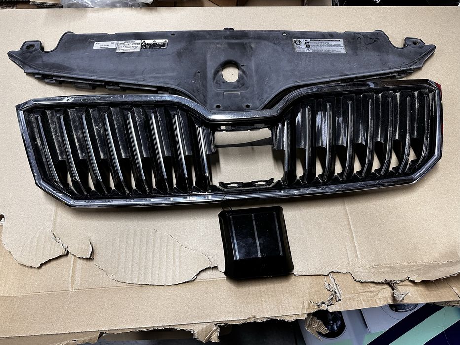 Grilă radiator.capac distronic skoda superb 3.v.