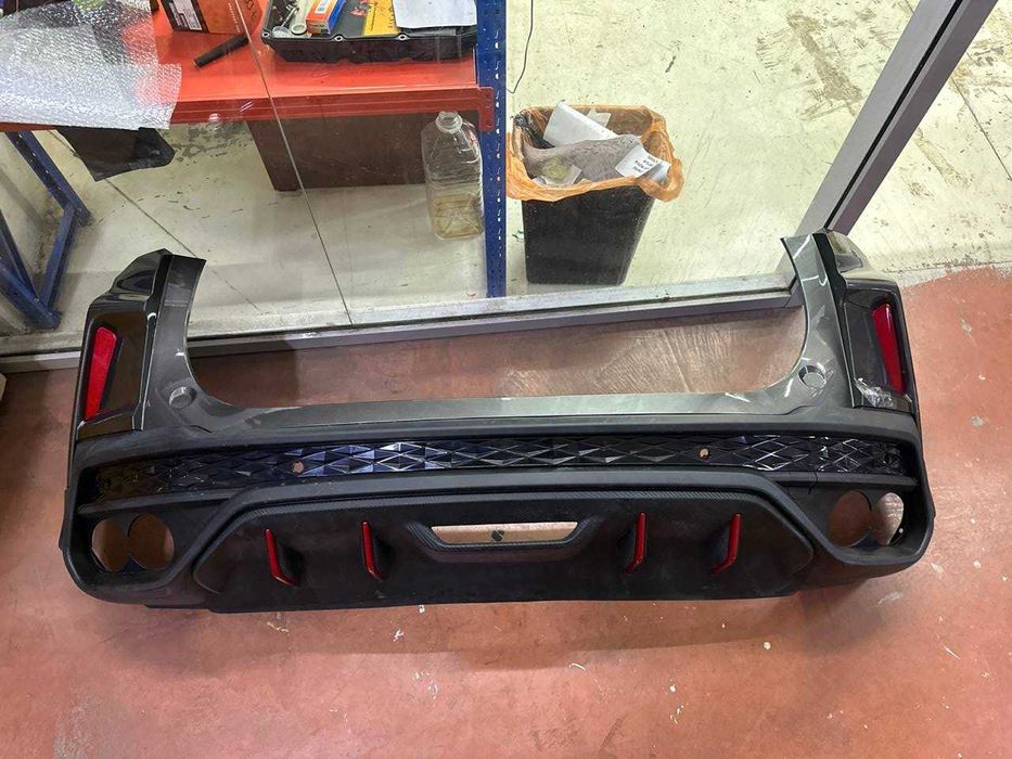 Бампер задний в сборе