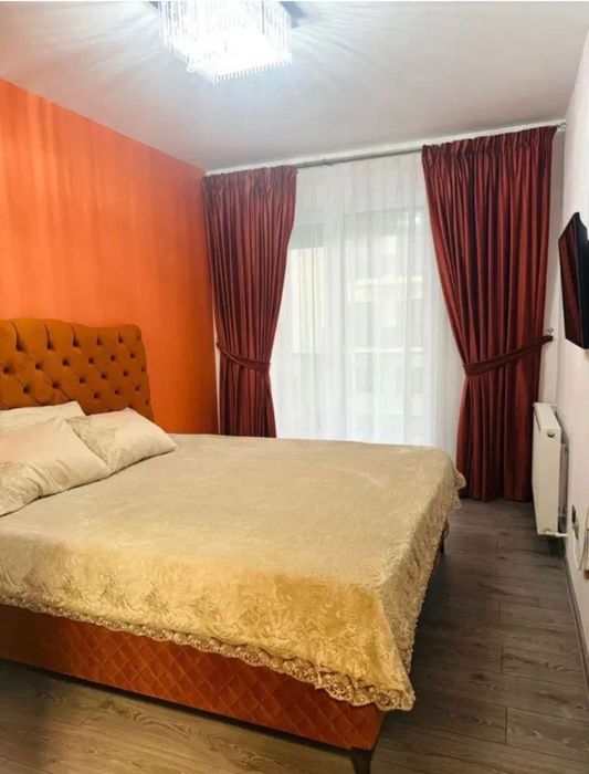 Închiriez apartament de lux cu 3 dormitoare si sufragerie cu bucatarie open space, 2 băi, balcon și loc de parcare,mobilat și utilat complet