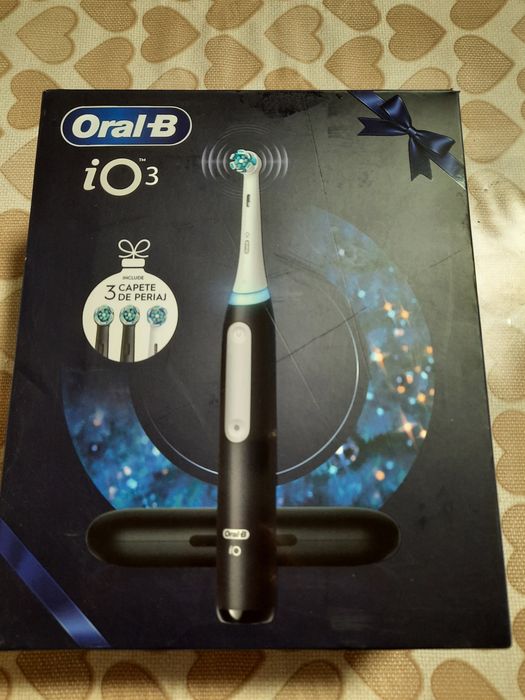Set cadou periuta de dinti electrica Oral-B iO3