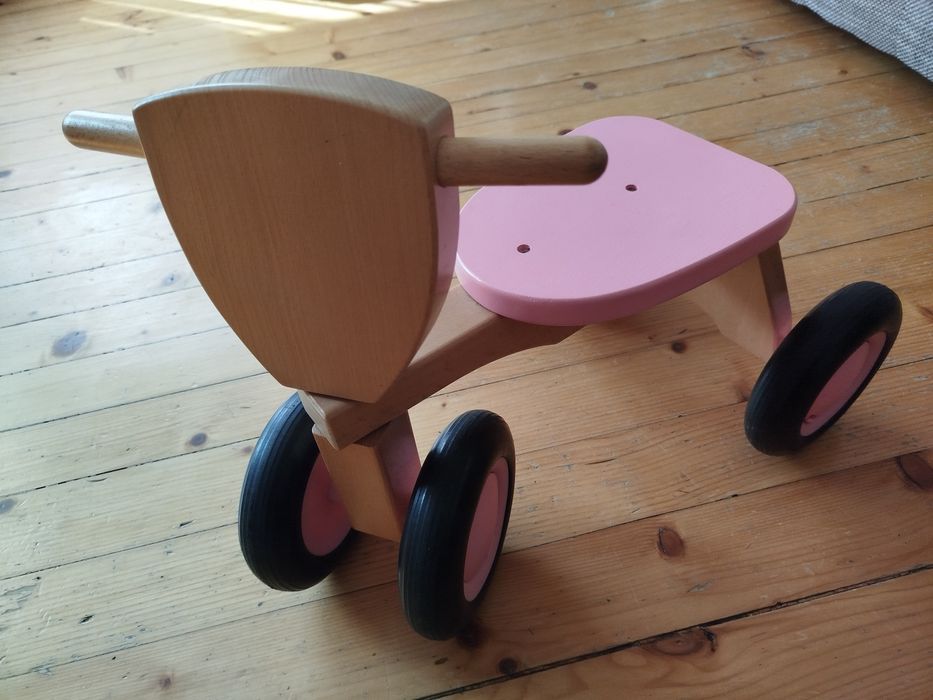 Детско дървено колело за бутане в розово, New classic toys.
