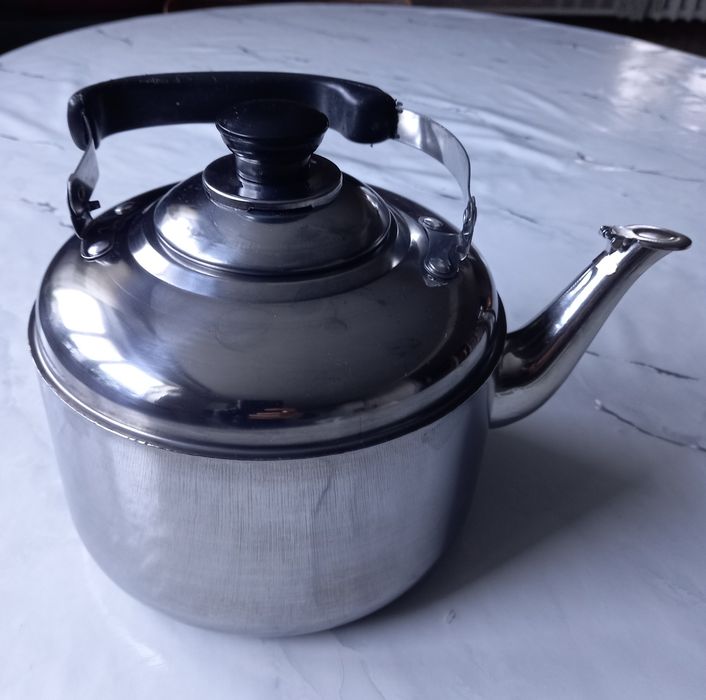 Продам  новый чайник эмалированный