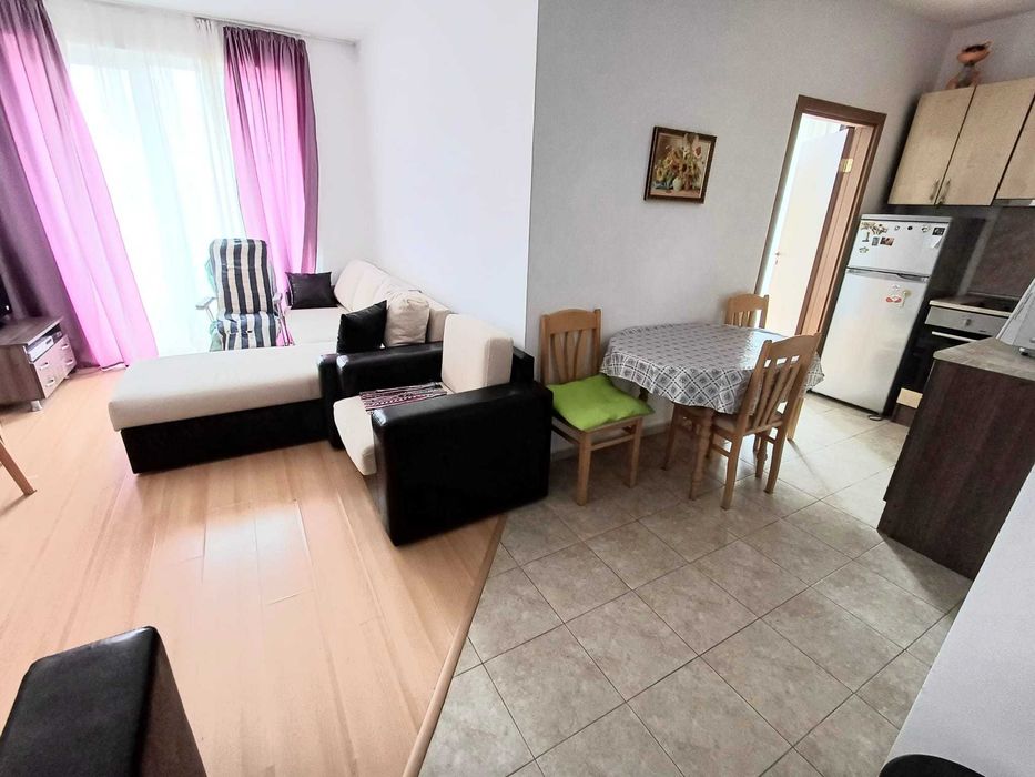 Двустаен обзаведен апартамент в к-с ”Съни Дей 3”