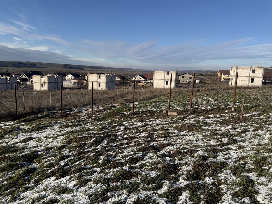 Teren simnicul de sus