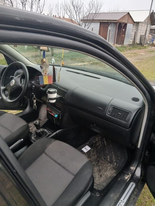 Vând Volkswagen golf 4 1.4 16v.