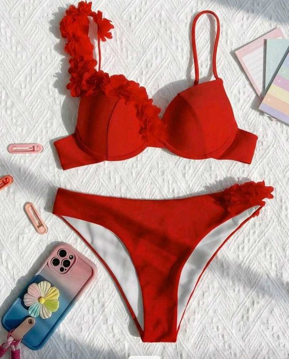 Costum de baie rosu