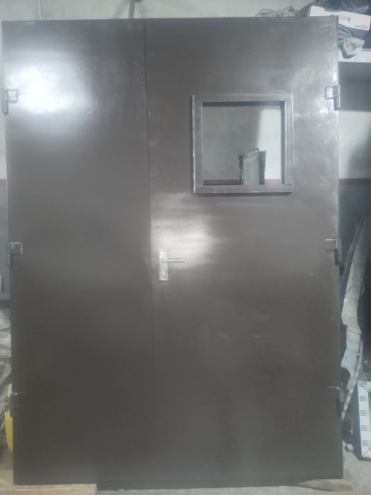 Продам железную дверь