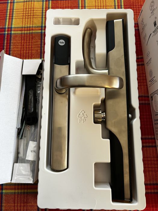 Смарт брава Yale Conexis L1