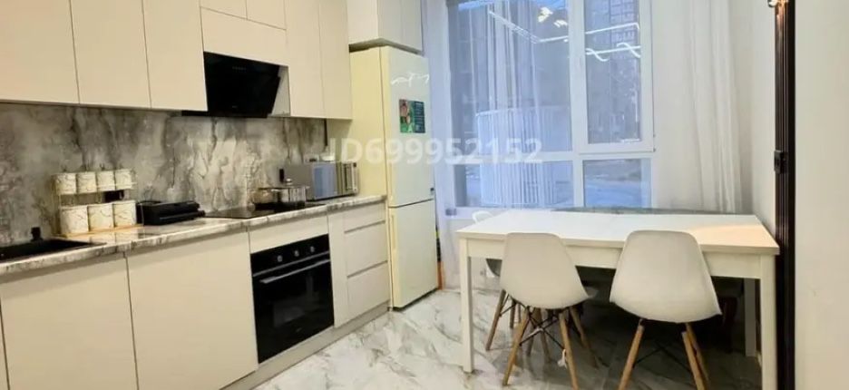 стол со 4 стульями