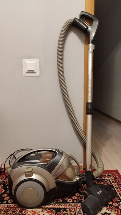 Продам пылесос LG мощность 1600w