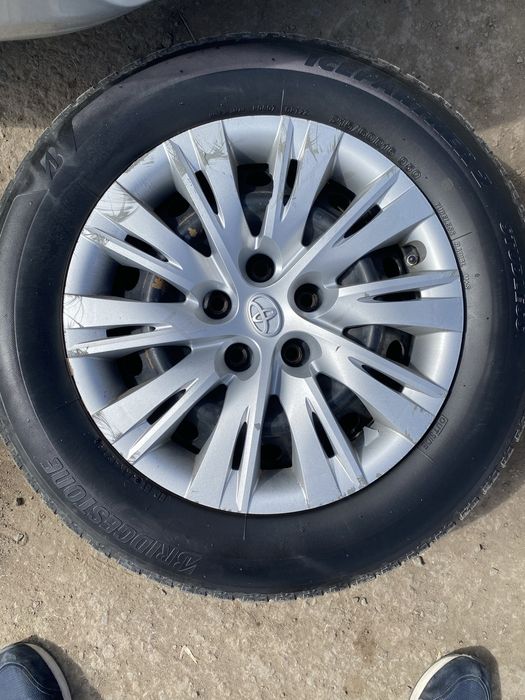 Продаются зимние шины Bridgestone 215/60r16