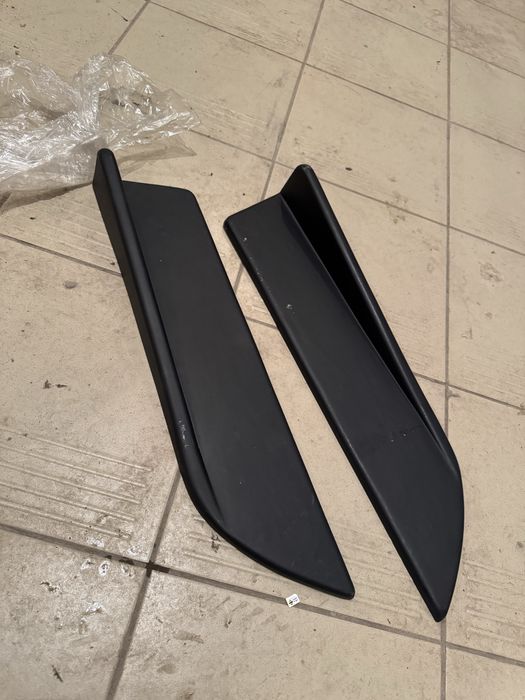 Элероны на задний бампер Камри