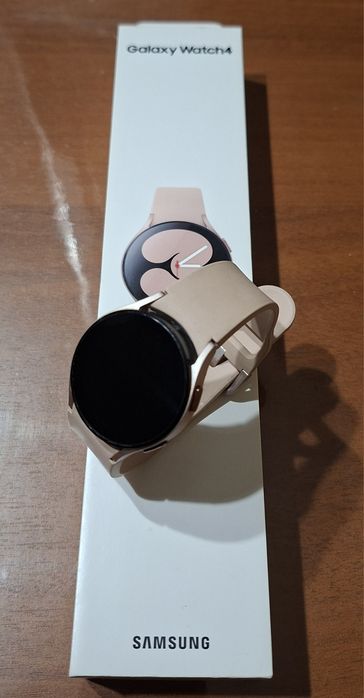 Смарт-часы Samsung Galaxy Watch 4