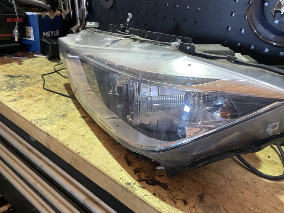 Far bmw f30 f31 stanga