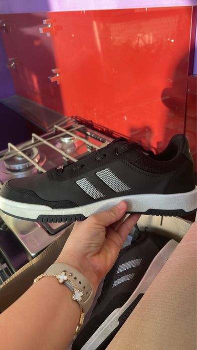 Продается крассовки 42 размера (новые)