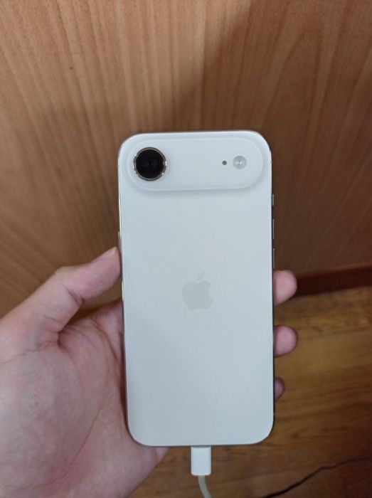 Продам Apple iPhone 17 Air White — отличное состояние