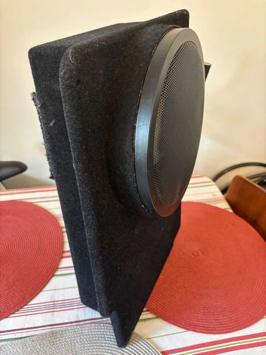 Incinta subwoofer dedicata Dacia Duster
