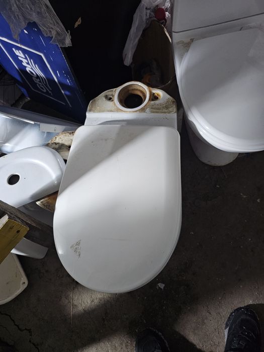 Продам унитаз. Осталось два штуки.