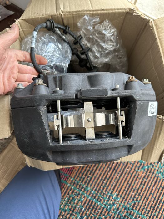 Спирачени апарати от Porsche Macan Brembo 345x30 мм