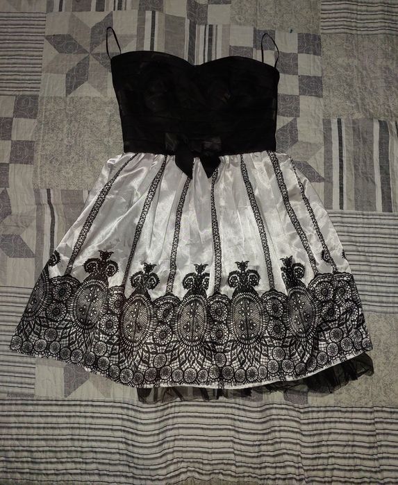 Продам праздничные платья для девочек