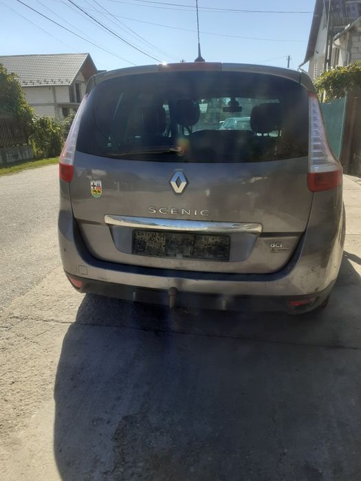Dezmembrez Renault Grand Scenic