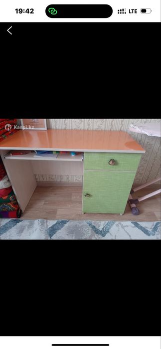 Продам парту детскую