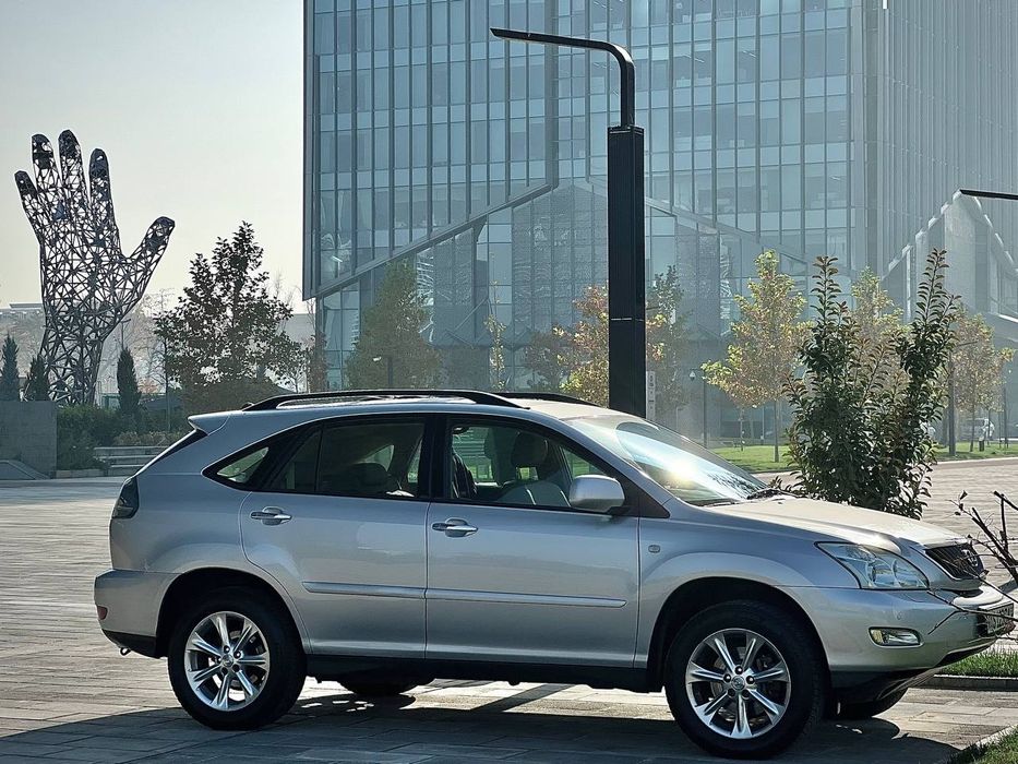 Срочно продается автомобиль Lexus RX 350