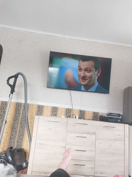 Продам смарт телевизор самсунг диагональ 141см