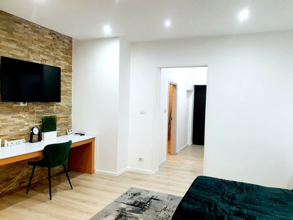 Regim hotelier, Universitate, Romana