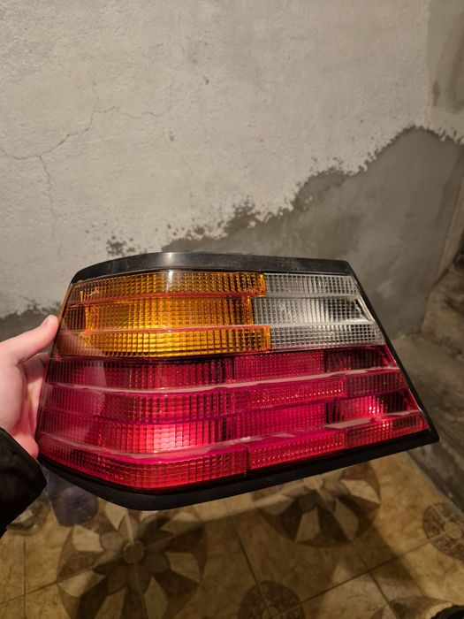 Фонари 124 мерседес