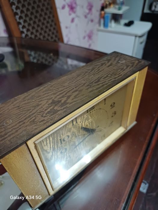 Антикварные часы,ещё идут.