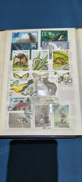 Продавам класьор с марки и монети