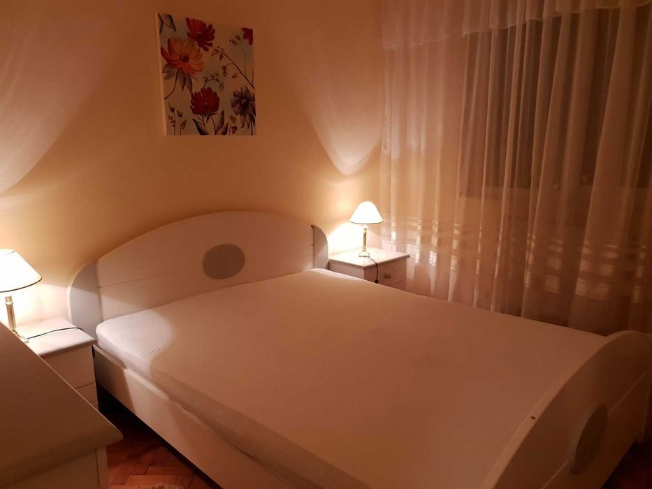 Ofer spre inchiriere apartament trei camere ultracentral