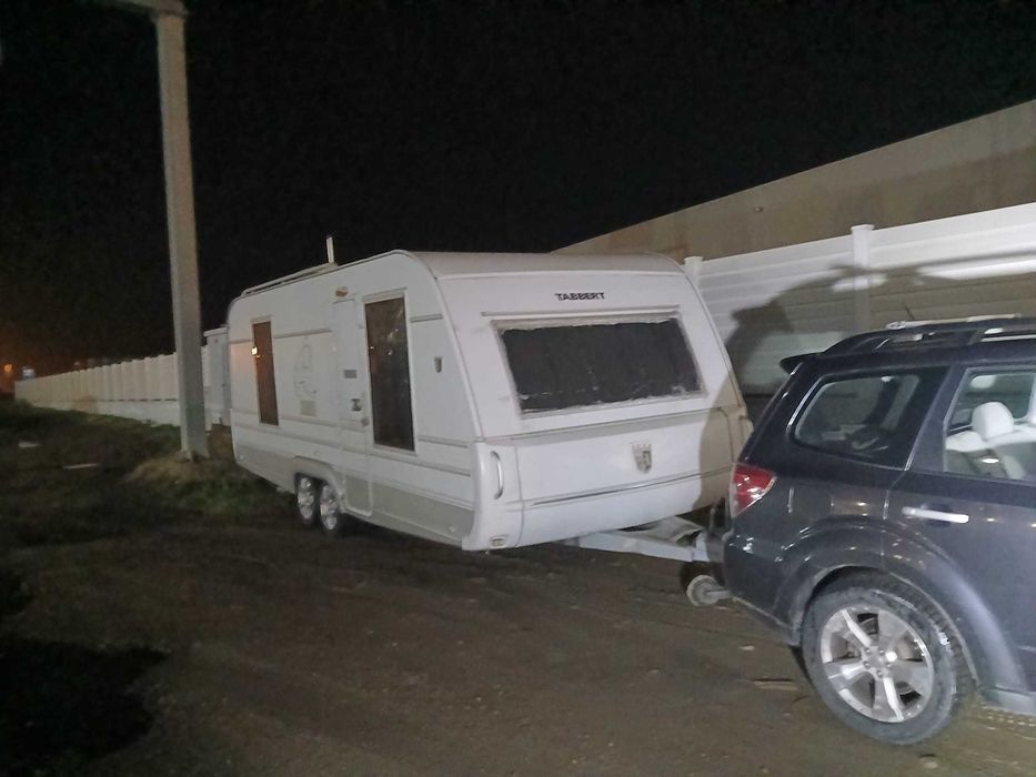 teren 300mp si rulota mare la munte langa rau