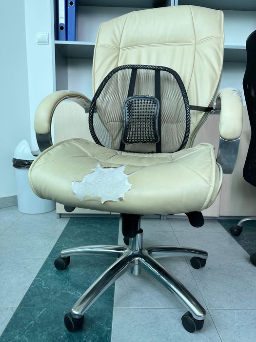 Продавам офис стол