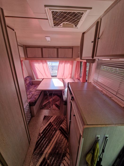 „Перфектна каравана Gruau A370 с 4 спални места и соларна система“