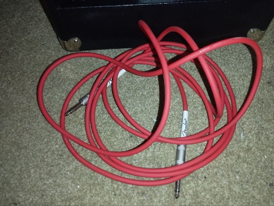 Электрогитара и Комбоусилитель