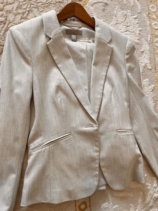 брючный костюм фирма H&M