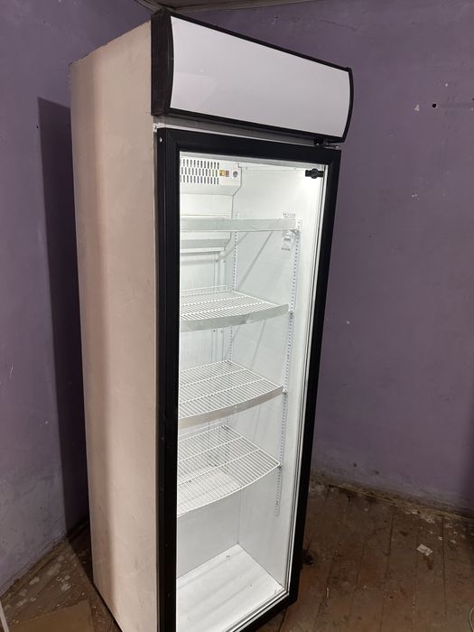 Витринные холодильник