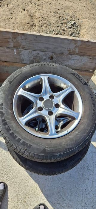 Vând anvelope cu jante