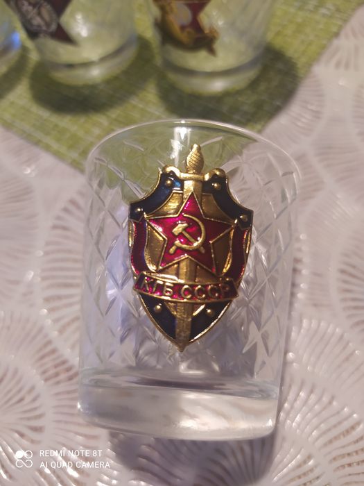 Продаю праздничный набор графин с рюмками