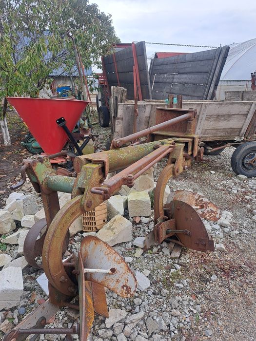 Vînd tractor u 650 si utilaje