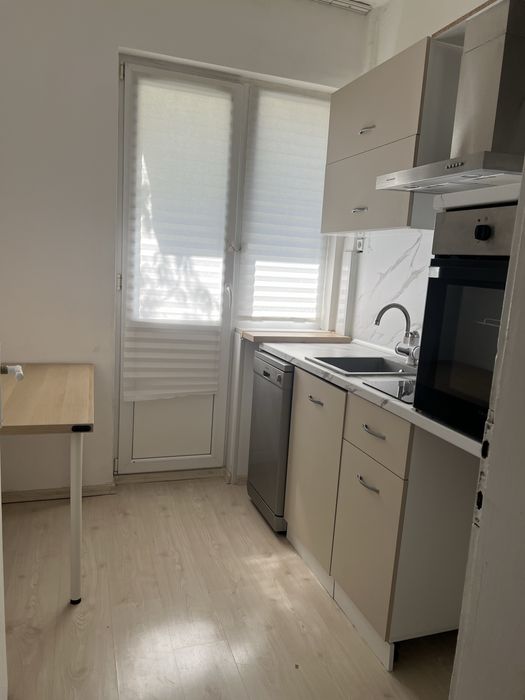 Дава се под наем Тристаен апартамент в Варна, Червен площад - 90 кв.м за 714 € - Снимка #4